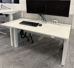 Used Steelcase Sit Stand Desks 1400 x 800