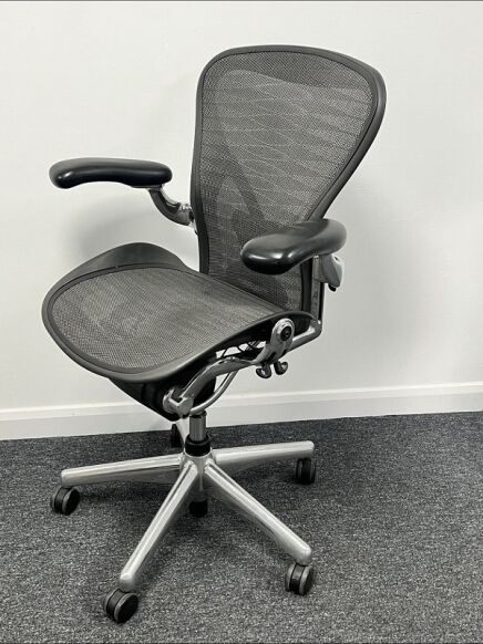 Herman Miller Aeron Tuxedo Mesh Posturefit Size B