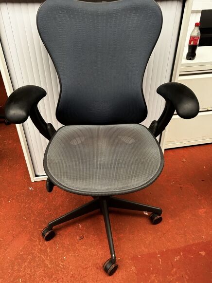 Used Herman Miller Mirra V1