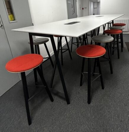 Frovi Hi 3.2m Collaborative table and 12 stools