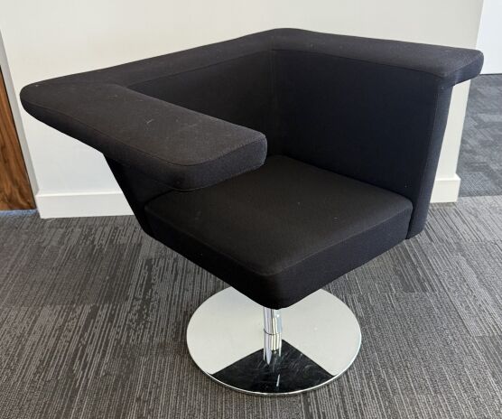 Zuco Alterno Swivel Chair in Black