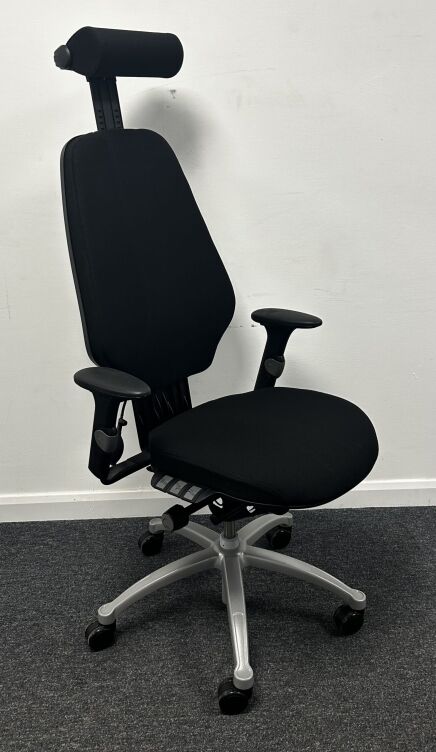 RH Logic 400 chair with headrest