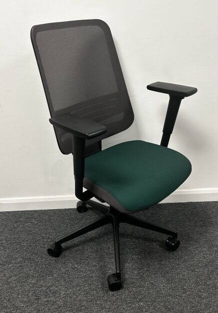 Forma 5 Dot Pro Task Chair