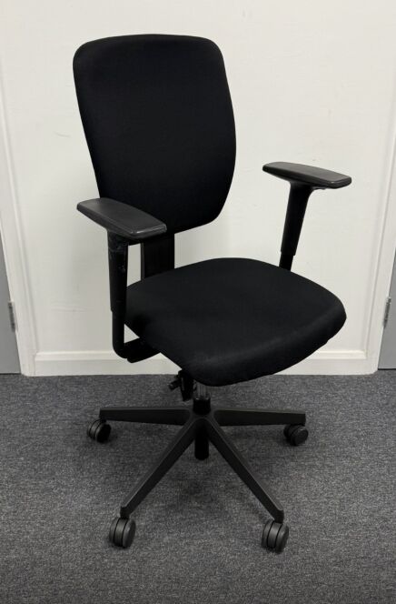 Senator Dash Task Chair All Black edition with Height Adjustable arms