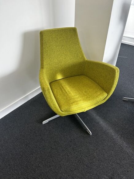 Connection MAE Mid back lounge Chair in Blazer Vivid Apple Green
